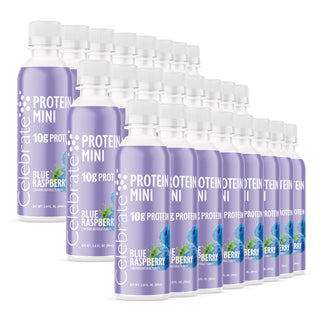Viaceré fľaštičky Celebrate Protein Mini s príchuťou modrá malina na bielom pozadí